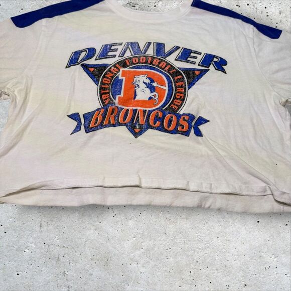 Denver Broncos Cropped T-Shirt Junk Food NFL Varsity Stripe Retro Logo Sz Large - Picture 5 of 9